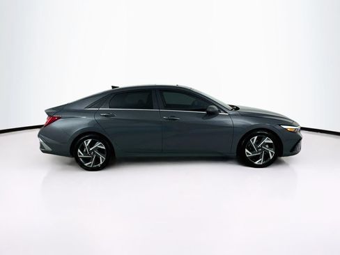 Used 2024 Hyundai Elantra SEL w/ Convenience Package FWD image 9