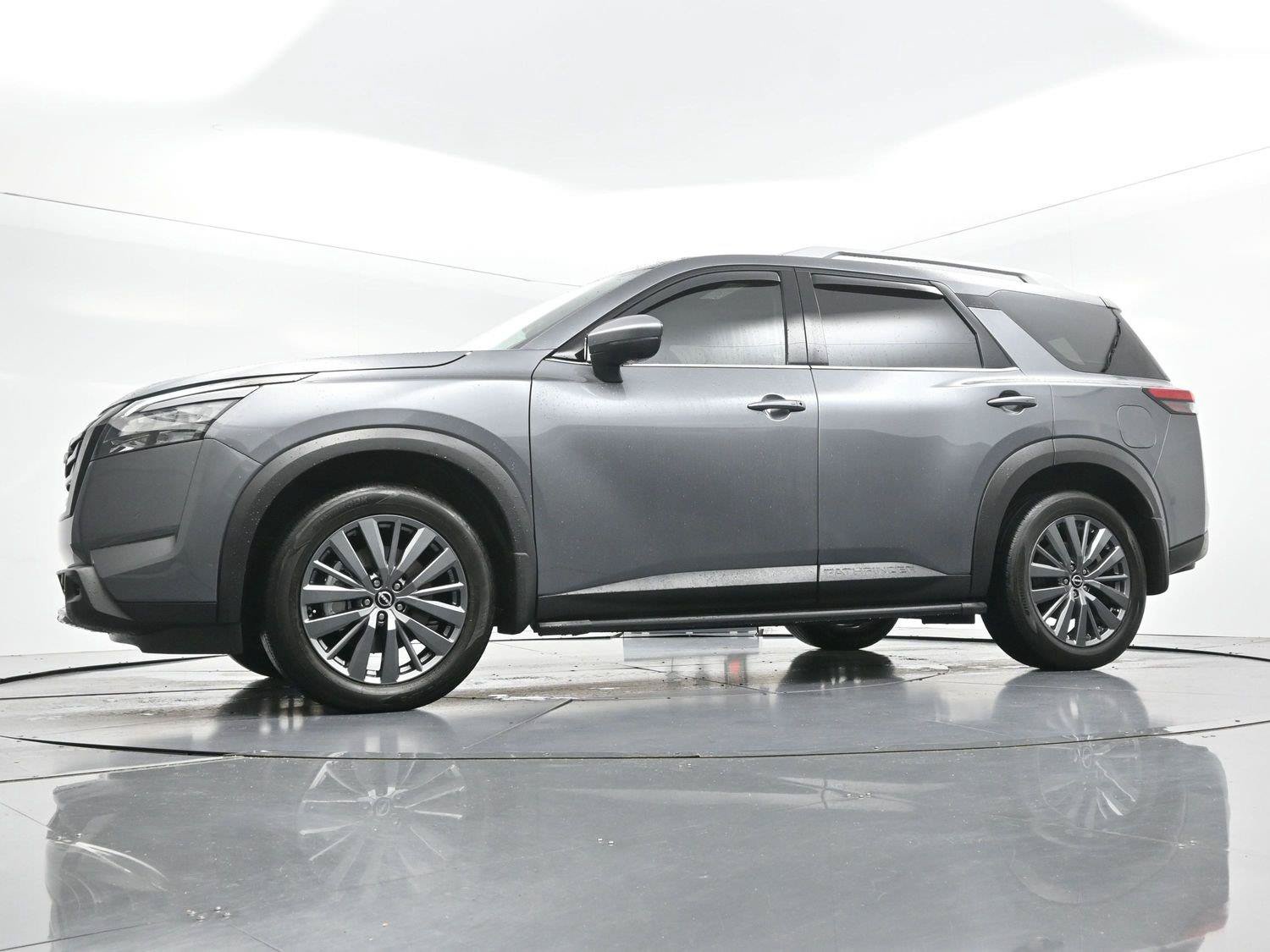 Used 2025 Nissan Pathfinder SL w/ SL Premium Package FWD image 42