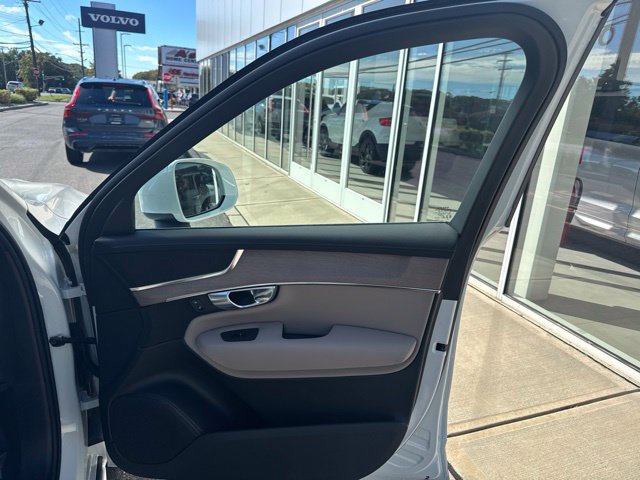 Certified 2026 Volvo XC90 B5 Plus AWD/4WD image 14