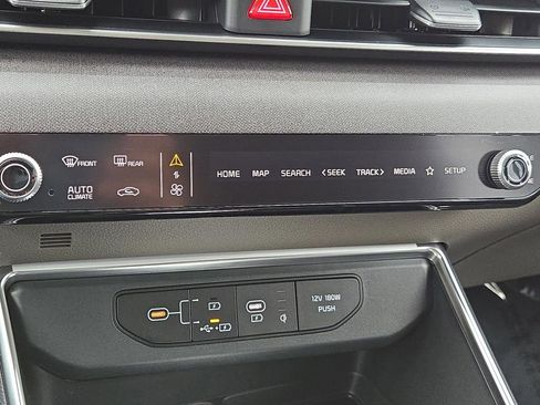 New 2026 Kia Carnival EX image 24