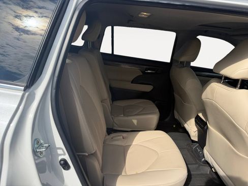 Used 2023 Toyota Highlander Limited AWD/4WD image 13