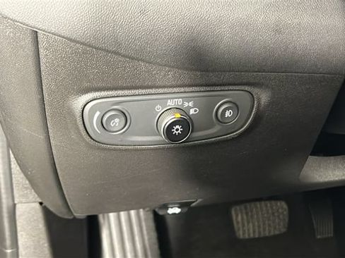 Used 2023 Chevrolet Equinox Premier AWD/4WD image 19