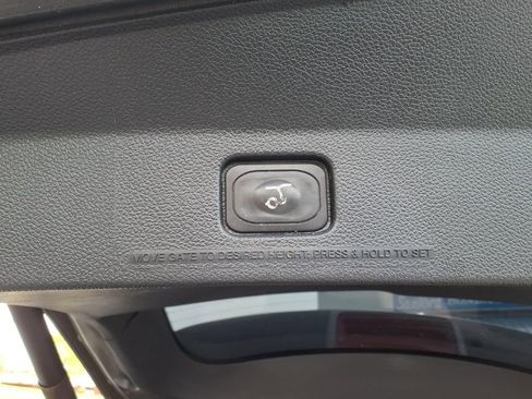 Used 2018 Ford Explorer XLT w/ Equipment Group 202A AWD/4WD image 25