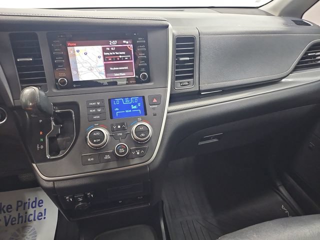 Used 2020 Toyota Sienna SE Premium w/ Nightshade Edition FWD image 19
