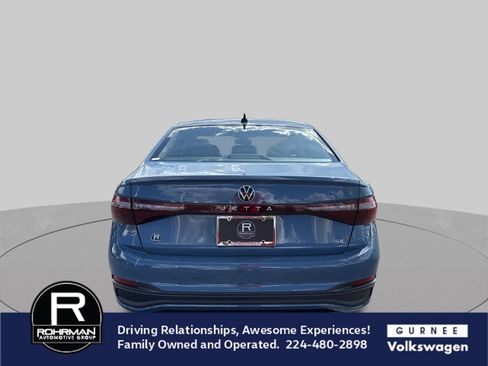 Used 2025 Volkswagen Jetta SE FWD image 8