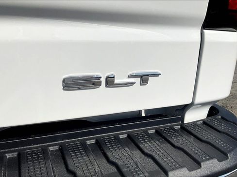 New 2026 GMC Sierra 1500 SLT w/ SLT Premium Package image 9