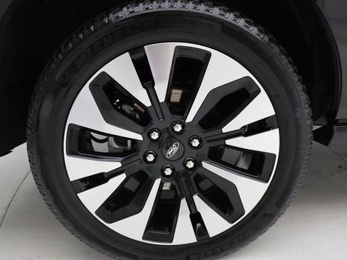 Used 2025 Ford Expedition Max Platinum w/ Driver's Package image 9