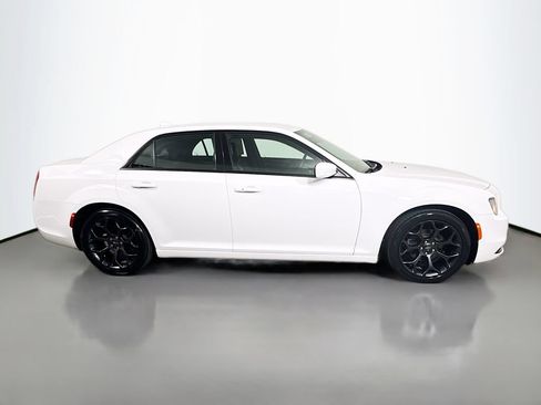 Used 2019 Chrysler 300 S RWD image 8