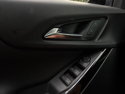 Used 2025 Chevrolet Equinox LT FWD image 19