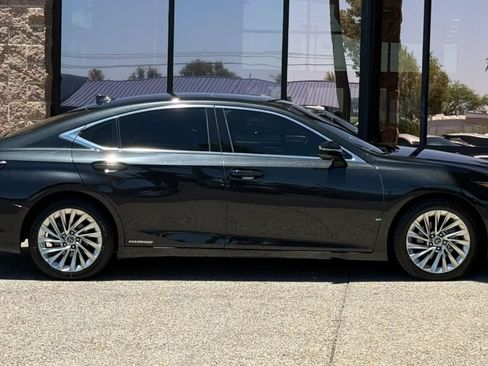 Used 2021 Lexus ES 300h Ultra Luxury w/ Accessory Package 2 FWD image 14