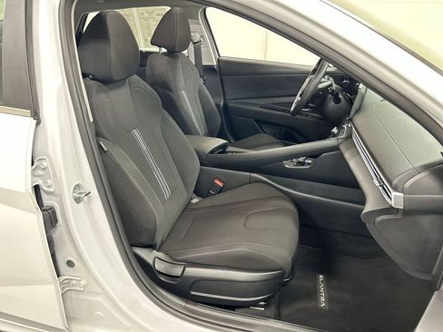 Used 2024 Hyundai Elantra SEL w/ Convenience Package FWD image 24
