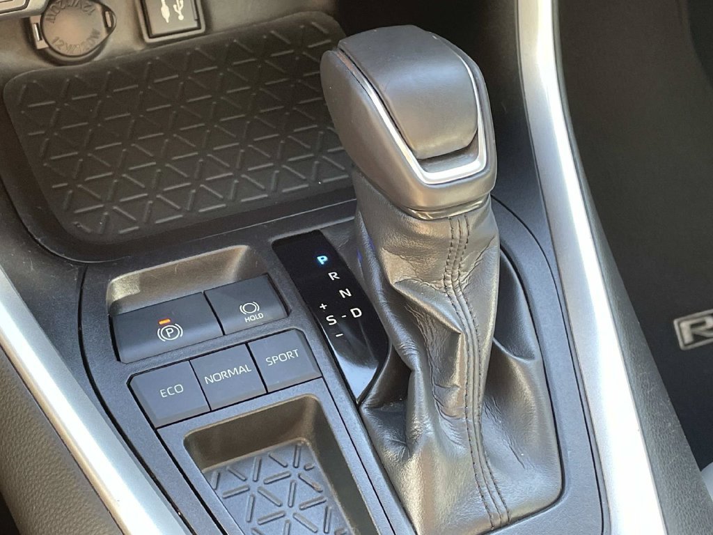 Used 2019 Toyota RAV4 XLE Premium FWD image 32