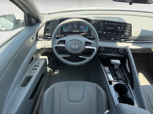 New 2026 Hyundai Elantra Hybrid FWD image 12