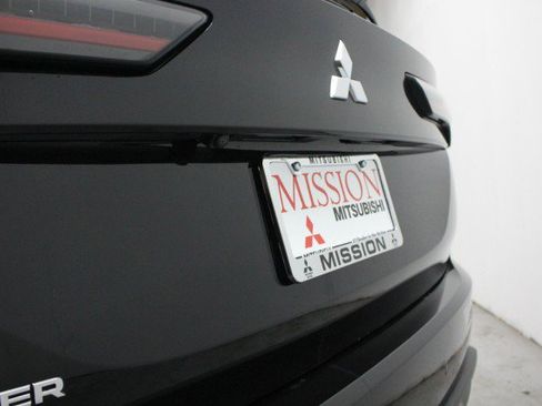 New 2026 Mitsubishi Outlander ES image 4