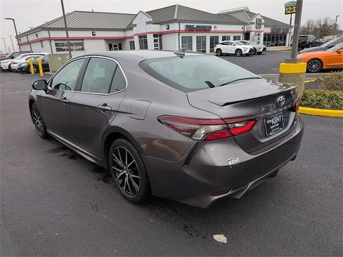 Used 2023 Toyota Camry SE image 5