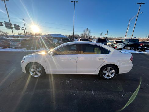 Used 2015 Volkswagen Passat 1.8T SE image 3