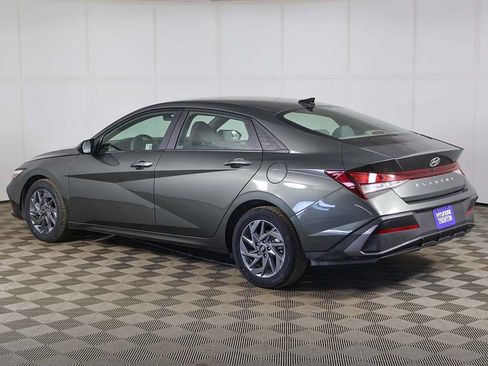 Used 2024 Hyundai Elantra SEL FWD image 8