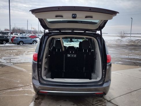 Used 2020 Chrysler Pacifica Touring-L Plus image 15