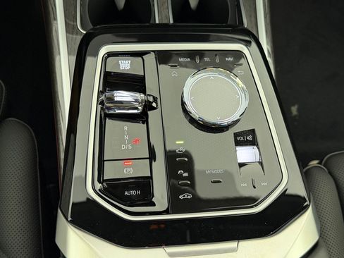 New 2026 BMW 740i w/ Premium Package image 17