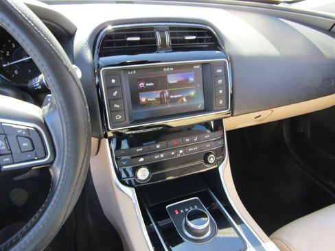 Used 2017 Jaguar XE Prestige image 11