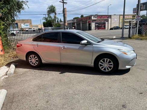 Used 2015 Toyota Camry LE image 4