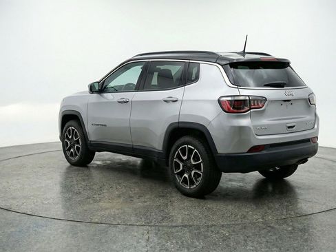Used 2025 Jeep Compass Trailhawk AWD/4WD image 6