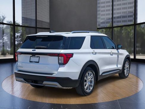 Certified 2025 Ford Explorer Platinum RWD image 3
