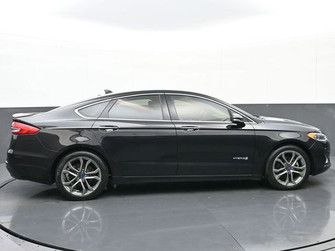 Used 2019 Ford Fusion Titanium image 2