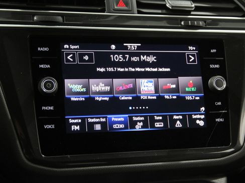 Used 2023 Volkswagen Tiguan SE R-Line image 10