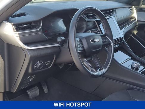 Used 2022 Jeep Grand Cherokee Altitude AWD/4WD image 11
