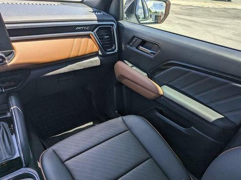 Certified 2025 GMC Canyon AT4 w/ AT4 Premium Package AWD/4WD image 17