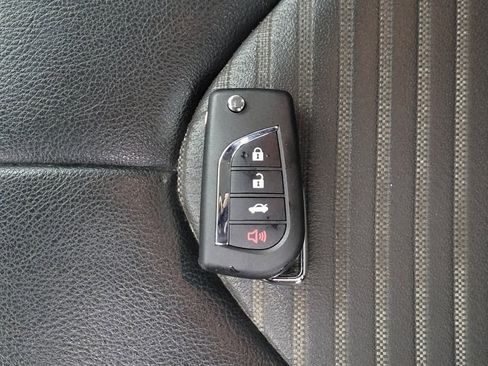 Used 2021 Toyota Camry SE FWD image 32