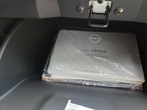 Used 2024 Nissan Versa SR FWD image 19