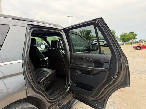Used 2019 Ford Expedition Limited w/ Equipment Group 303A AWD/4WD image 21
