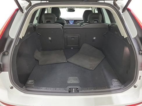 Used 2025 Volvo XC60 B5 Core image 10