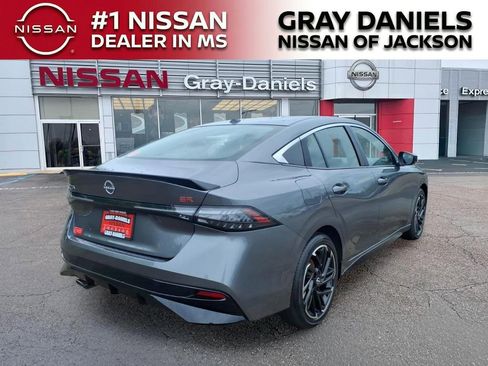 New 2026 Nissan Sentra SR w/ Floor Mat Package FWD image 7