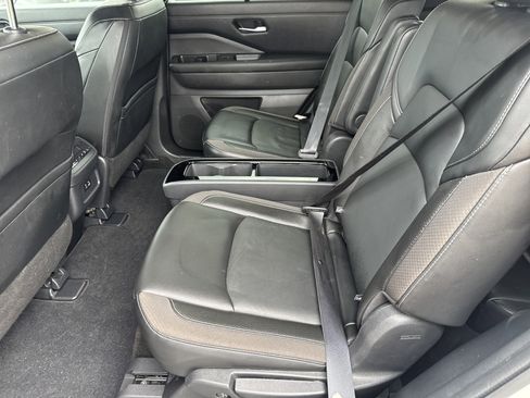 Used 2023 Nissan Pathfinder SL w/ SL Premium Package FWD image 11