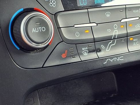 Used 2018 Ford Focus Titanium FWD image 5