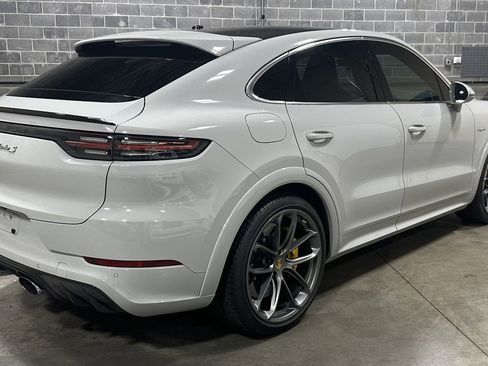 Used 2021 Porsche Cayenne Turbo S image 5