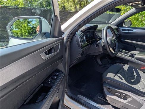 Used 2025 Volkswagen Atlas Cross Sport SE w/ Panoramic Sunroof Package AWD/4WD image 30