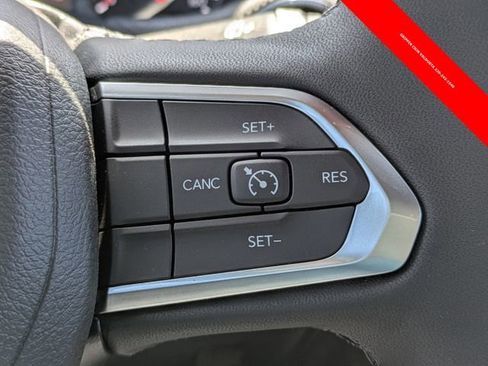 Used 2025 Jeep Compass Latitude w/ Convenience Group AWD/4WD image 27