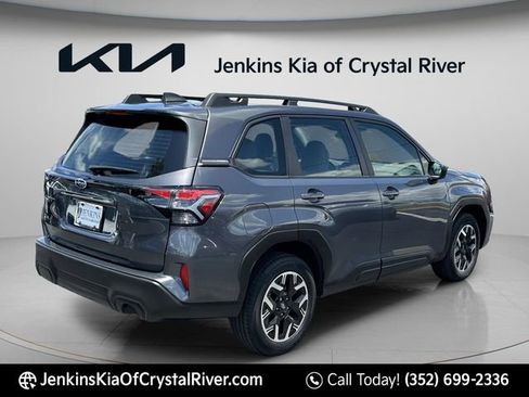 Used 2025 Subaru Forester AWD/4WD image 4