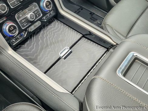 Used 2024 GMC Yukon Denali w/ Advanced Technology Package image 19