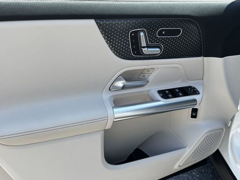 Certified 2025 Mercedes-Benz GLA 250 4MATIC image 11