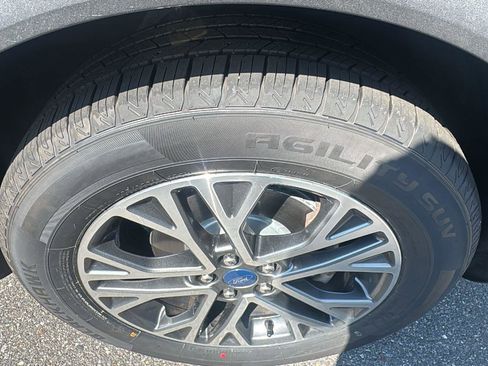 Used 2020 Ford Escape SEL image 9