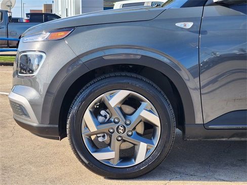 Used 2025 Hyundai Venue Limited image 8