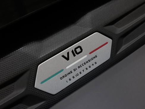 Used 2020 Lamborghini Huracan EVO image 20