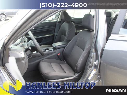 Used 2025 Nissan Altima 2.5 SV FWD image 12