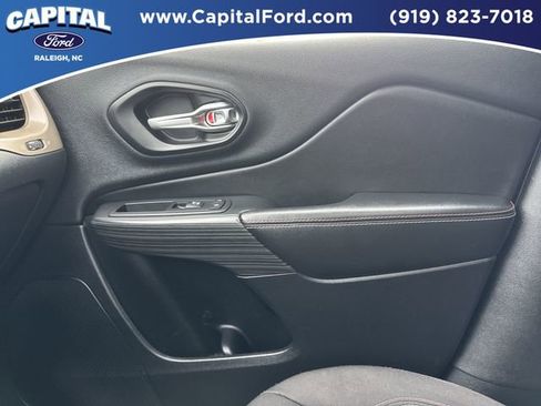 Used 2016 Jeep Cherokee 75th Anniversary image 28