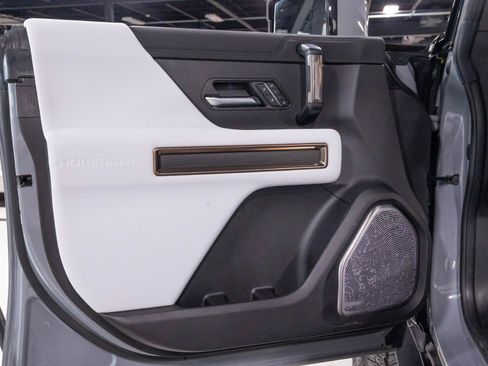 Used 2025 GMC Hummer EV 3X AWD/4WD image 9
